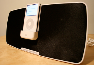 Illustration for article titled iPod Dock Bracket, Altec Lansing iM7 vs. Cambridge Soundworks Playdock i